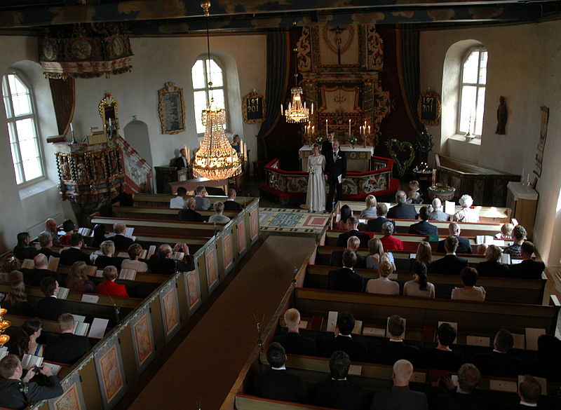 Fil:RommeleKyrka-inne.jpg