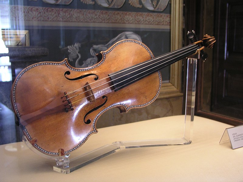 Fil:PalacioReal Stradivarius1.jpg