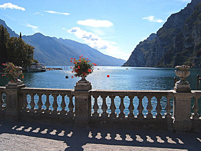 Fil:Riva del Garda.jpg