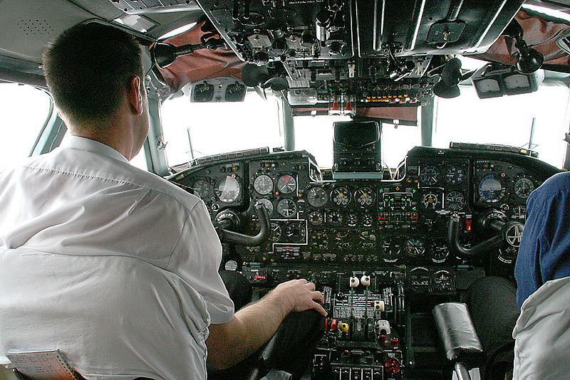 Fil:Antonow an24 cockpit.jpg