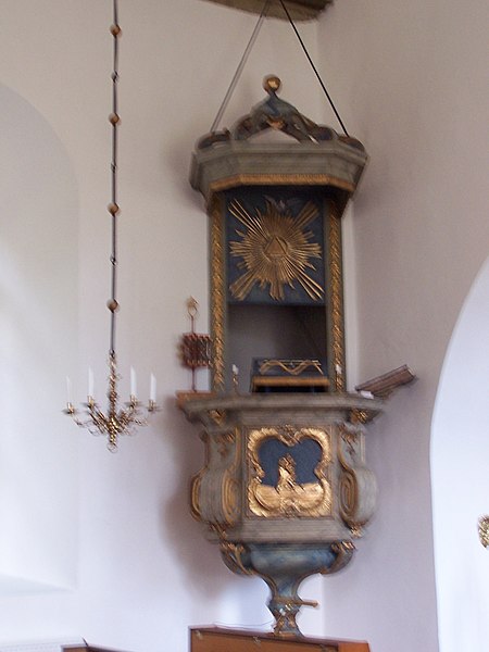 Fil:Arby kyrka pulpit.jpg