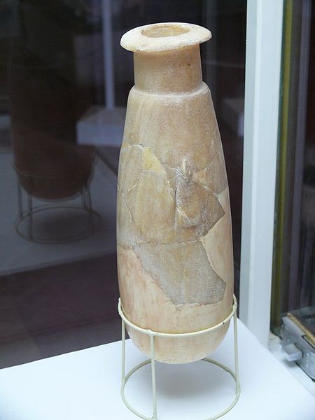 Fil:Persepolis Marble Perfume Jar.jpg