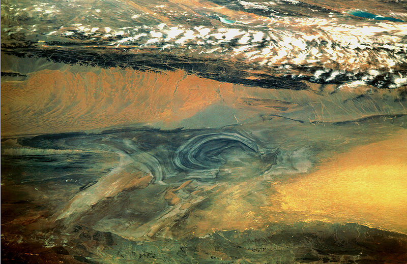 Fil:Basin of Lop Nur 90.25E, 40.10N, Desert of Lop, Kum Tagh and Astin Tagh.jpg