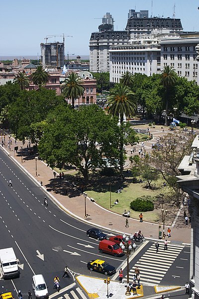 Fil:Buenos Aires-Plaza de Mayo-Overview.jpg
