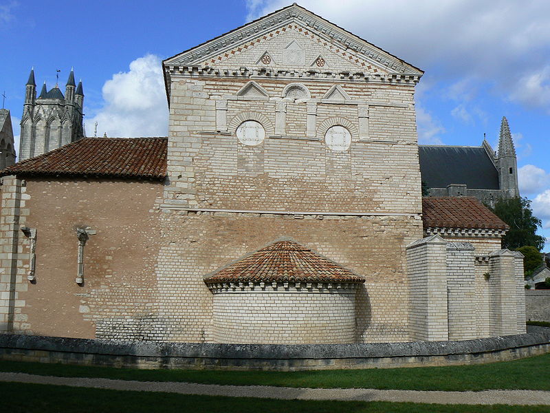 Fil:Poitiers-Baptistère Saint-Jean(côté sud).jpg