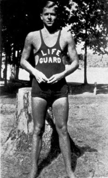 Fil:Ronald Reagan as Lifeguard 1927.jpg