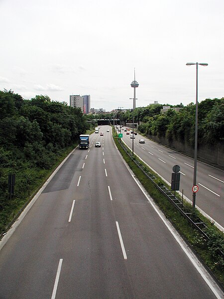 Fil:Perkdgürtel-Köln-über-der-A57.JPG