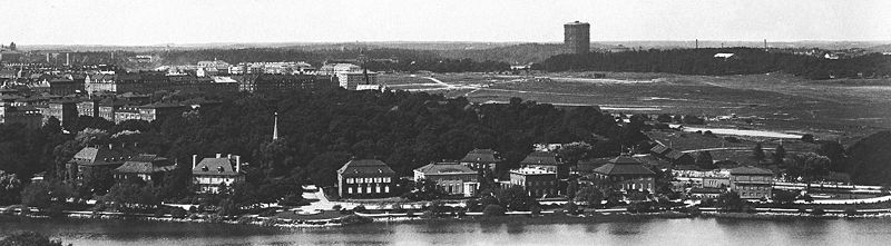 Vy från Skansen över Diplomatstaden ca 1930, i bakgrunden syns gasklockan i Värtagasverket. Fotograf: Bertil Norberg