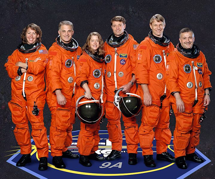 Fil:STS-112 crew.jpg
