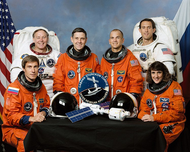 Fil:STS-88 crew.jpg