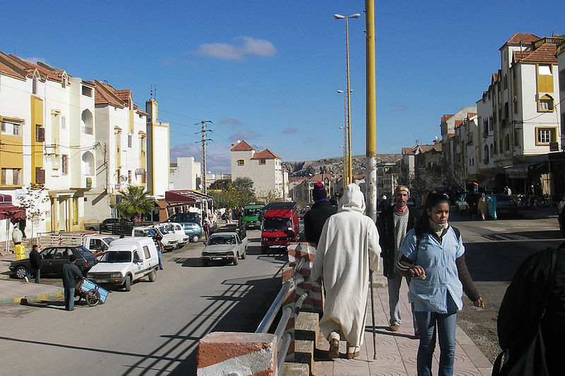 Fil:El Hajeb avenue Hassan II (Maroc).JPG
