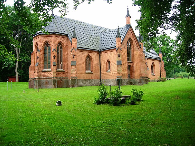 Fil:Taxinge kyrka baksidan Strängnäs stift 2005-07-31.jpg