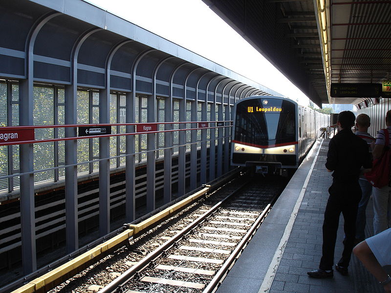 Fil:Vienna U-Bahn U1.jpg