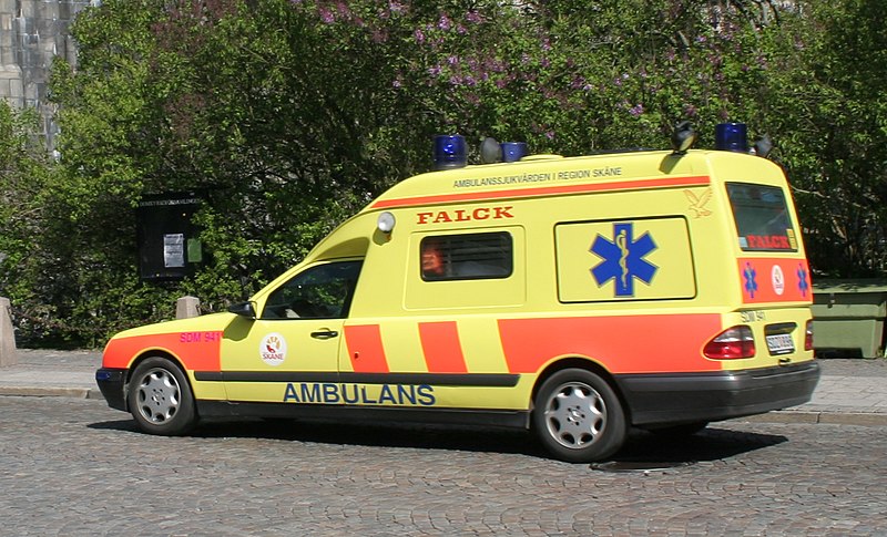 Fil:Swedish ambulance in Lund.jpg