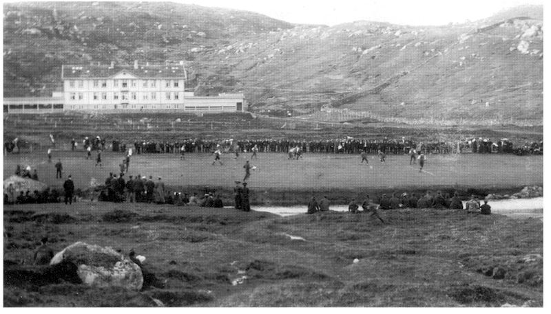 Fil:First photo of a football match in the Faroe Islands 1909.jpg