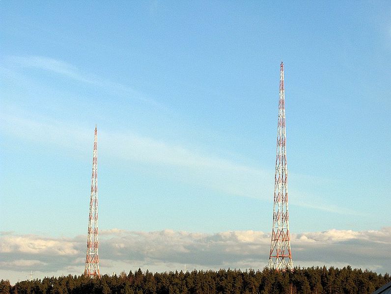 Fil:Lahti radio masts.ojp.JPG