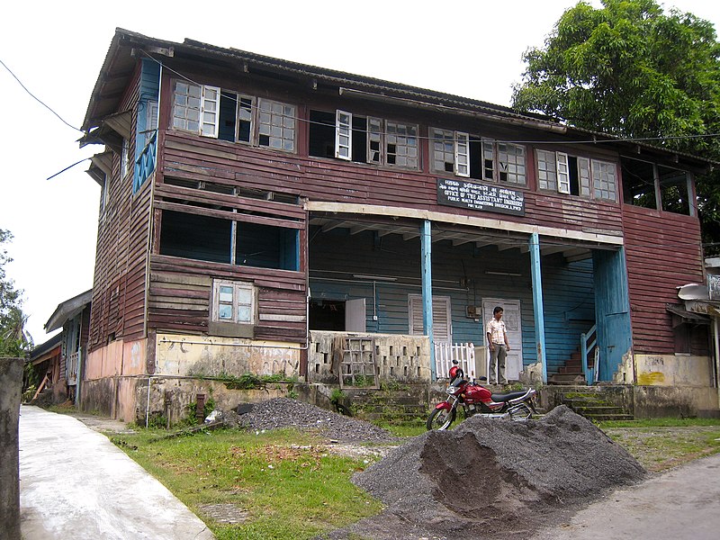 Fil:Wooden building in Port Blair.jpg