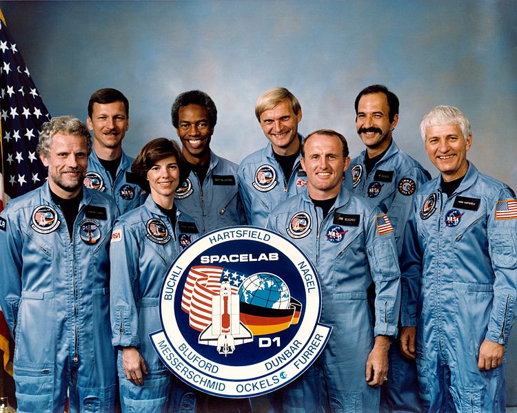 Fil:STS-61-A crew.jpg