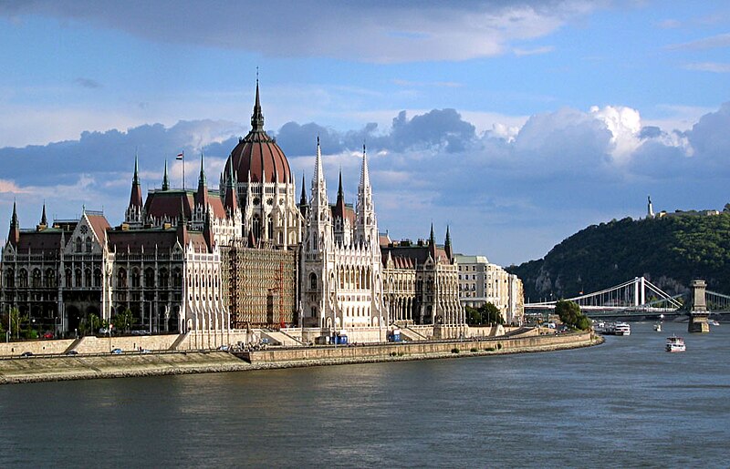 Fil:Budapestparliament100.jpg