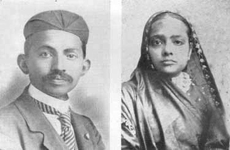 Fil:Gandhi and Kasturbhai 1902.jpg