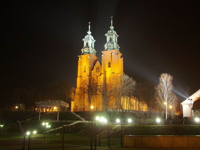 Fil:Katedra Gniezno.JPG