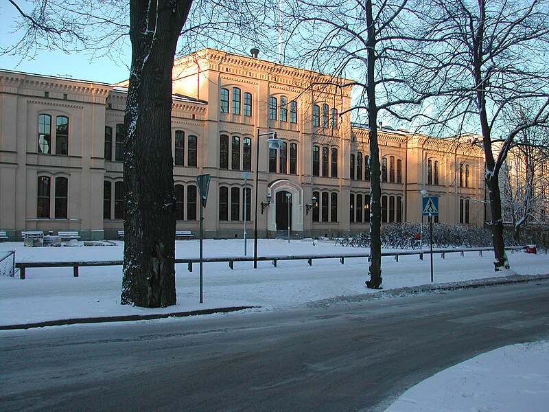 Fil:Katedralskolan Uppsala main-entrance.jpg