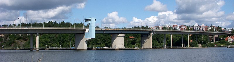 Nockebybron på sommaren 2008, vy från Kärsön. Foto: Holger Ellgaard
