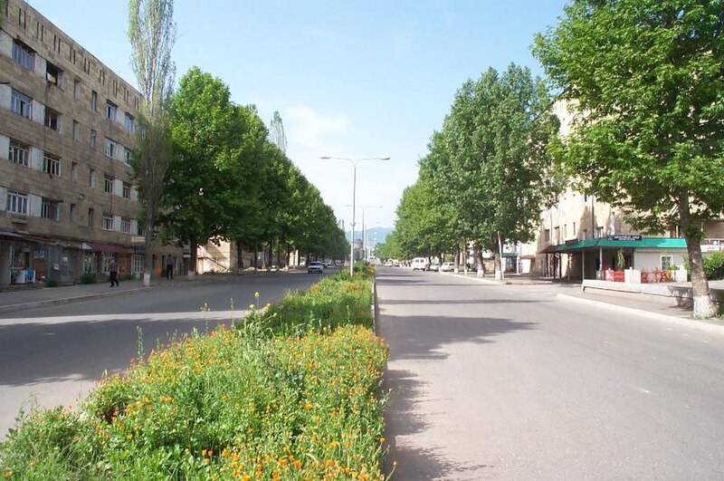 Fil:Stepanakert-road-P1003102.JPG