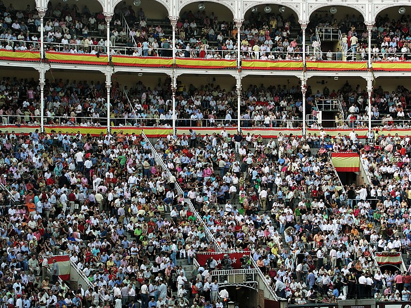 Fil:LasVentas espectadores.jpg