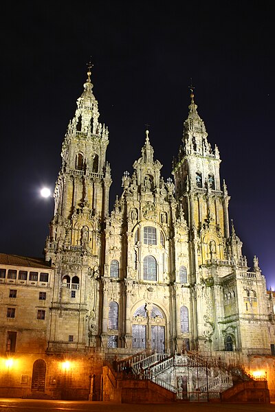 Fil:Santiago.de.Compostela.Catedral.Noche.jpg