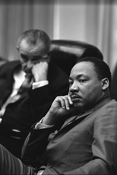 Fil:Martin Luther King, Jr. and Lyndon Johnson.jpg