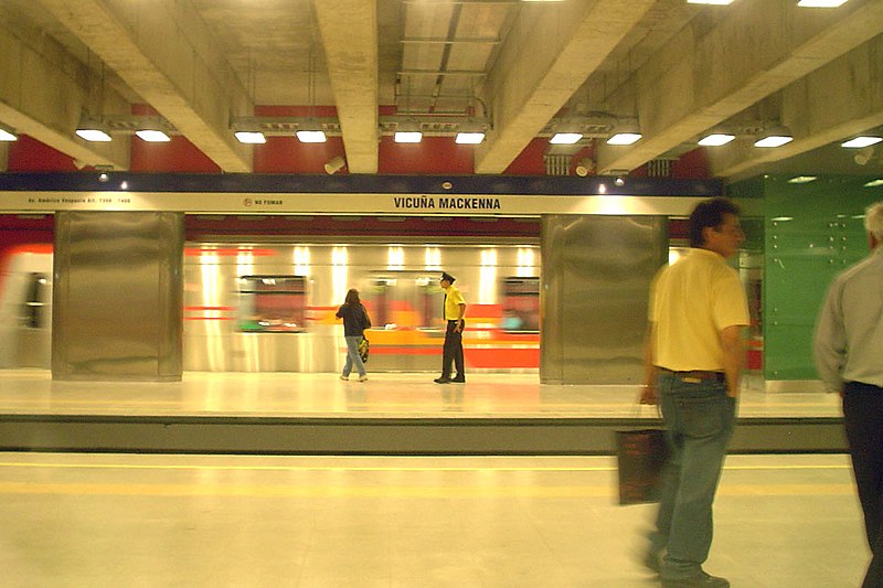 Fil:Metro de Santiago - Est. Vicuña Mackenna.jpg