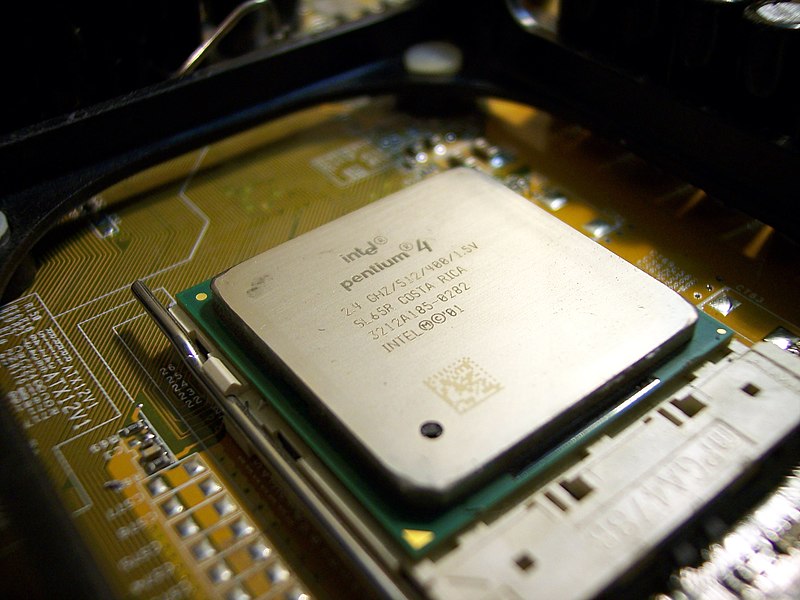 Fil:Pentium 4-2,4GHz.JPG