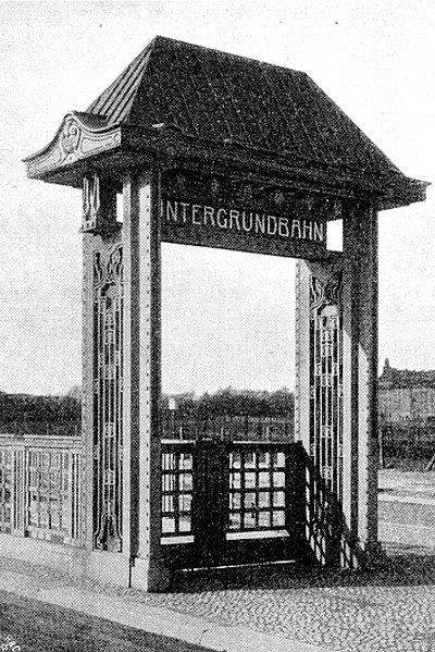 Fil:U-Bahn Berlin Kaiserdamm Eingangsportal 1908.jpg