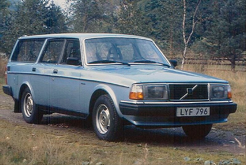 Fil:Volvo 245 MY 1981 LYF 796.jpg