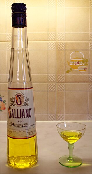 Fil:Galliano-and-glass.jpg