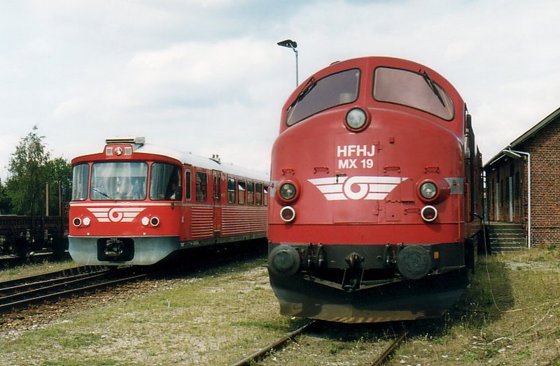 Fil:HFHJ trains in Frederiksværk.jpg