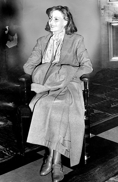 Fil:Greta Garbo 1935.jpg
