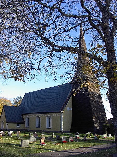 Fil:Malma kyrka Köping klockstapeln.jpg