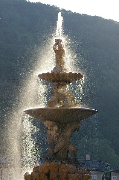 Fil:Salzburg Residenzbrunnen.jpg