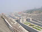 Three gorges dam locks view from vantage point.jpg