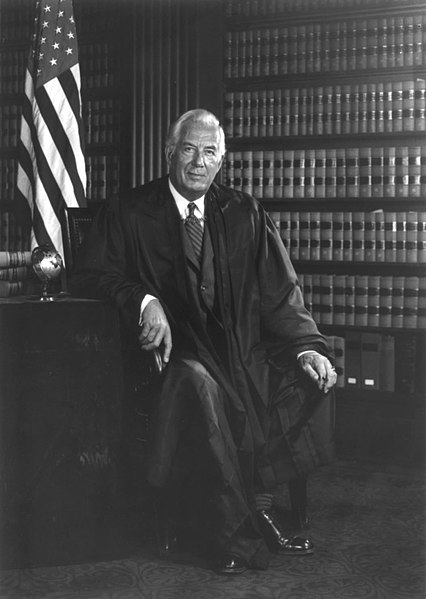 Fil:US Chief Justice Warren Burger - 1971 official portrait.jpg