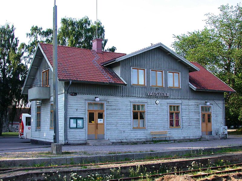 Fil:Vadstena railway station Vadstena Sweden.JPG