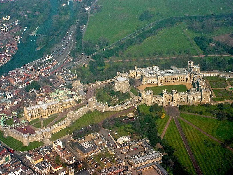Fil:Windsor Castle from the air.jpg