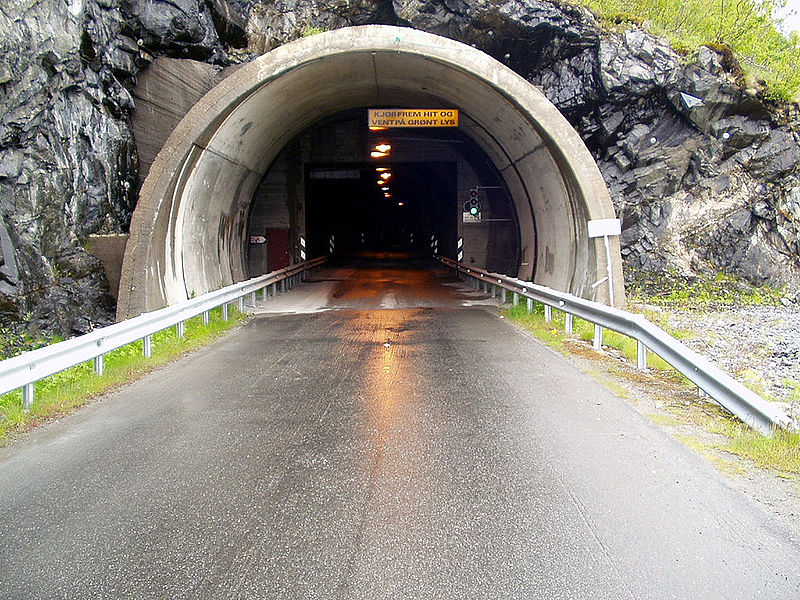 Fil:Øksfjordtunnelen.jpg