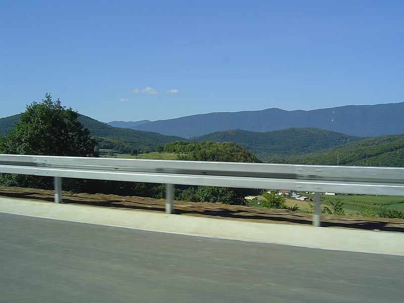 Fil:Croatian Highway Hills.JPG