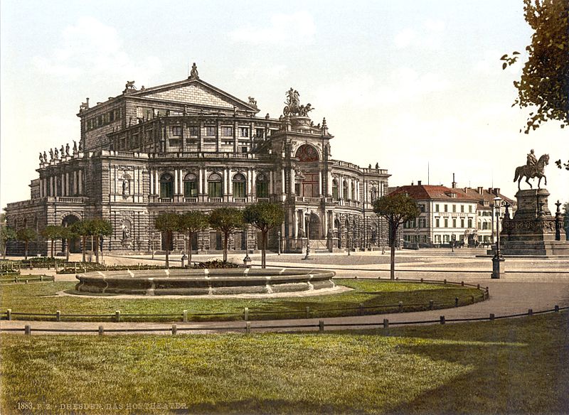 Fil:Dresden Semperoper 1900.jpg