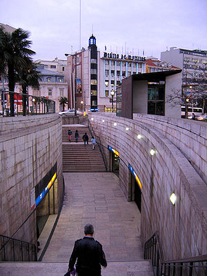 Ingången vid Praça Marques de Pombal