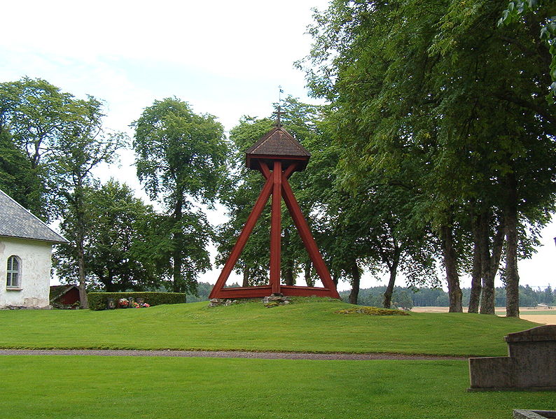 Fil:Gillstad kyrka klockstapel.jpg