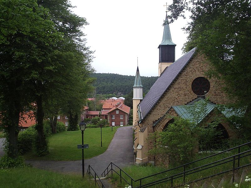 Fil:Jonsereds kyrka, den 9 juli 2006, bild 2.JPG